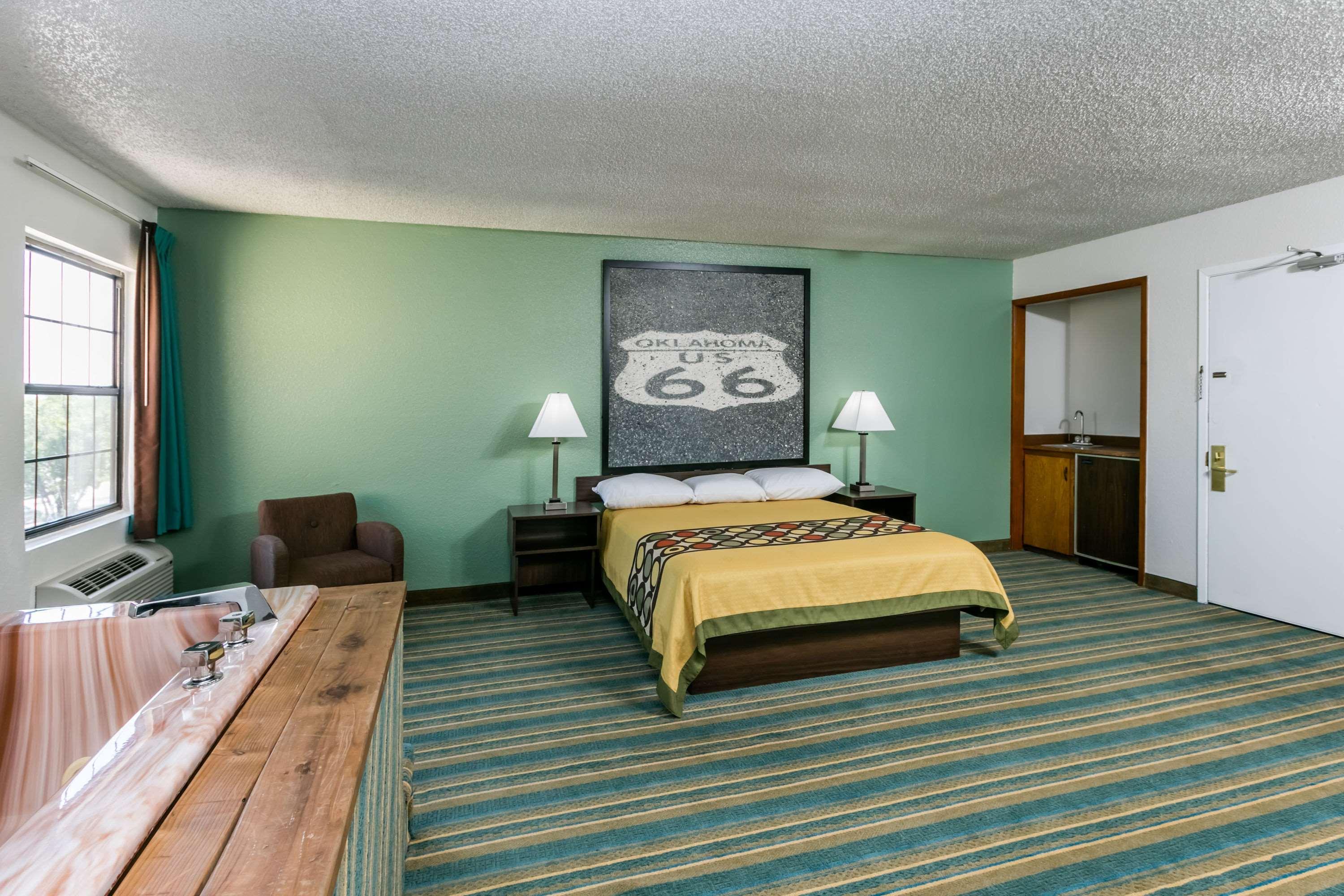 Super 8 by Wyndham Sapulpa/Tulsa Area Motel Glenpool Bagian luar foto
