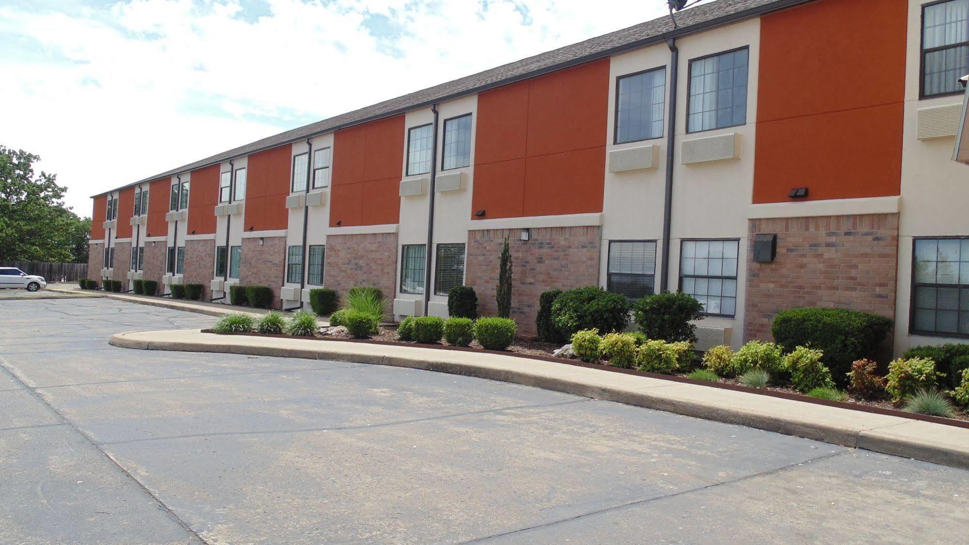 Super 8 by Wyndham Sapulpa/Tulsa Area Motel Glenpool Bagian luar foto