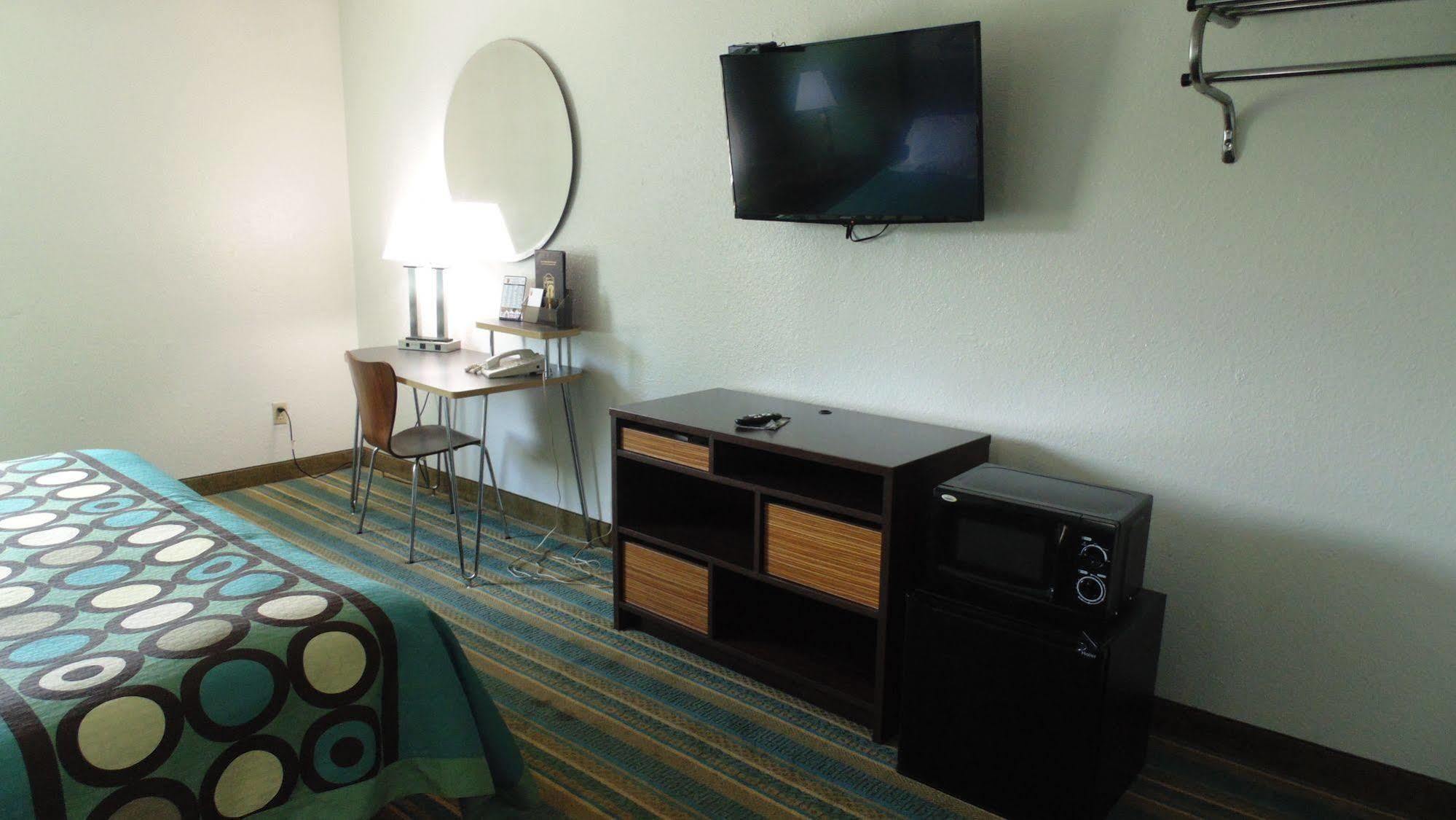 Super 8 by Wyndham Sapulpa/Tulsa Area Motel Glenpool Bagian luar foto