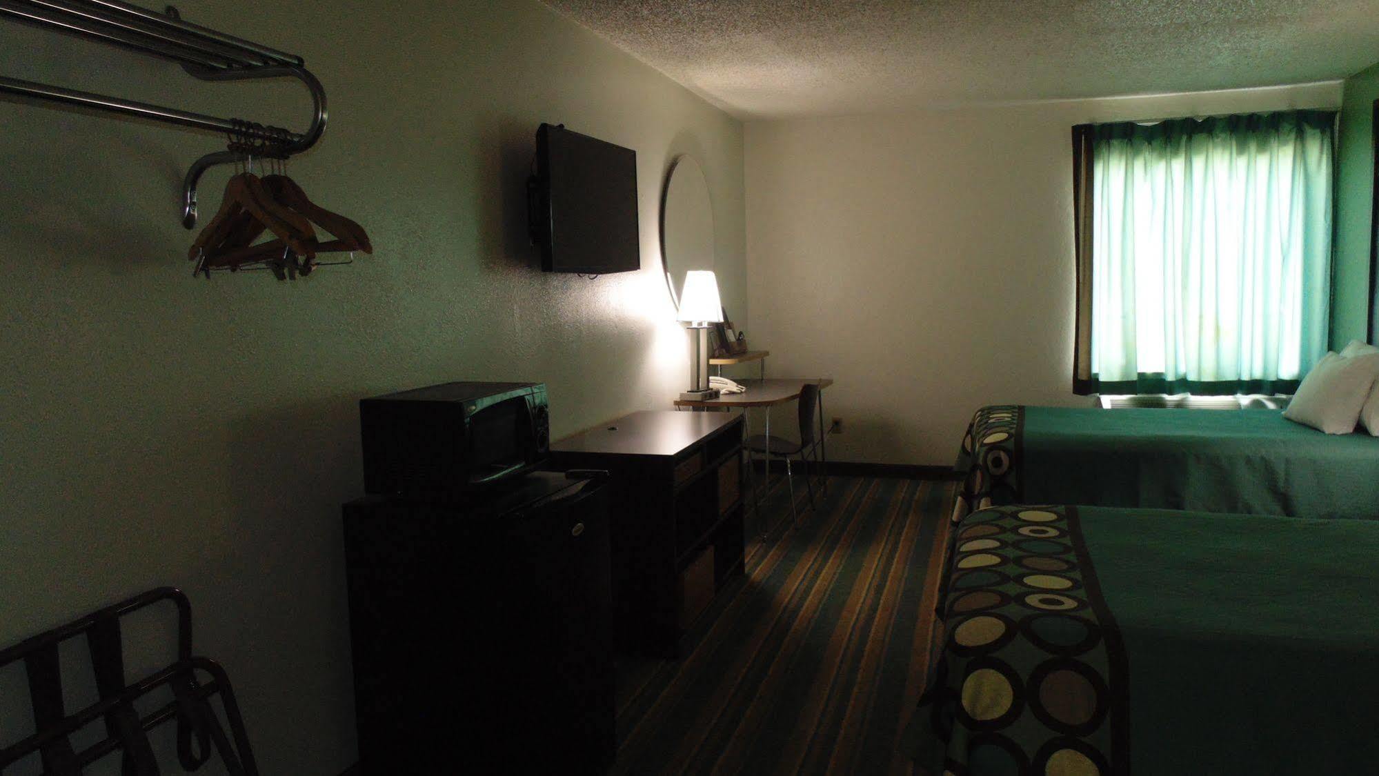 Super 8 by Wyndham Sapulpa/Tulsa Area Motel Glenpool Bagian luar foto