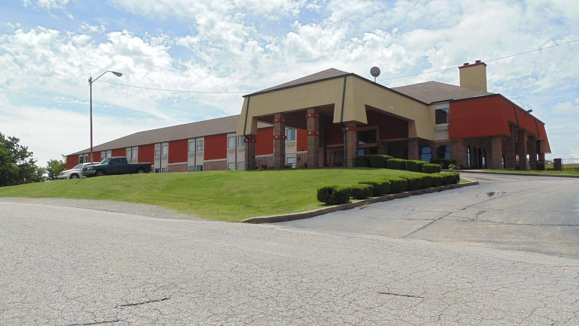 Super 8 by Wyndham Sapulpa/Tulsa Area Motel Glenpool Bagian luar foto